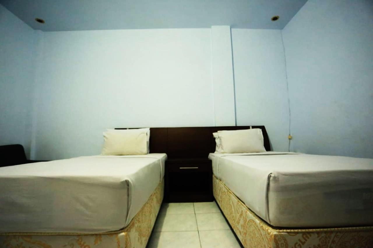 Urbanview Hotel Mulia Indah Palopo Exterior foto