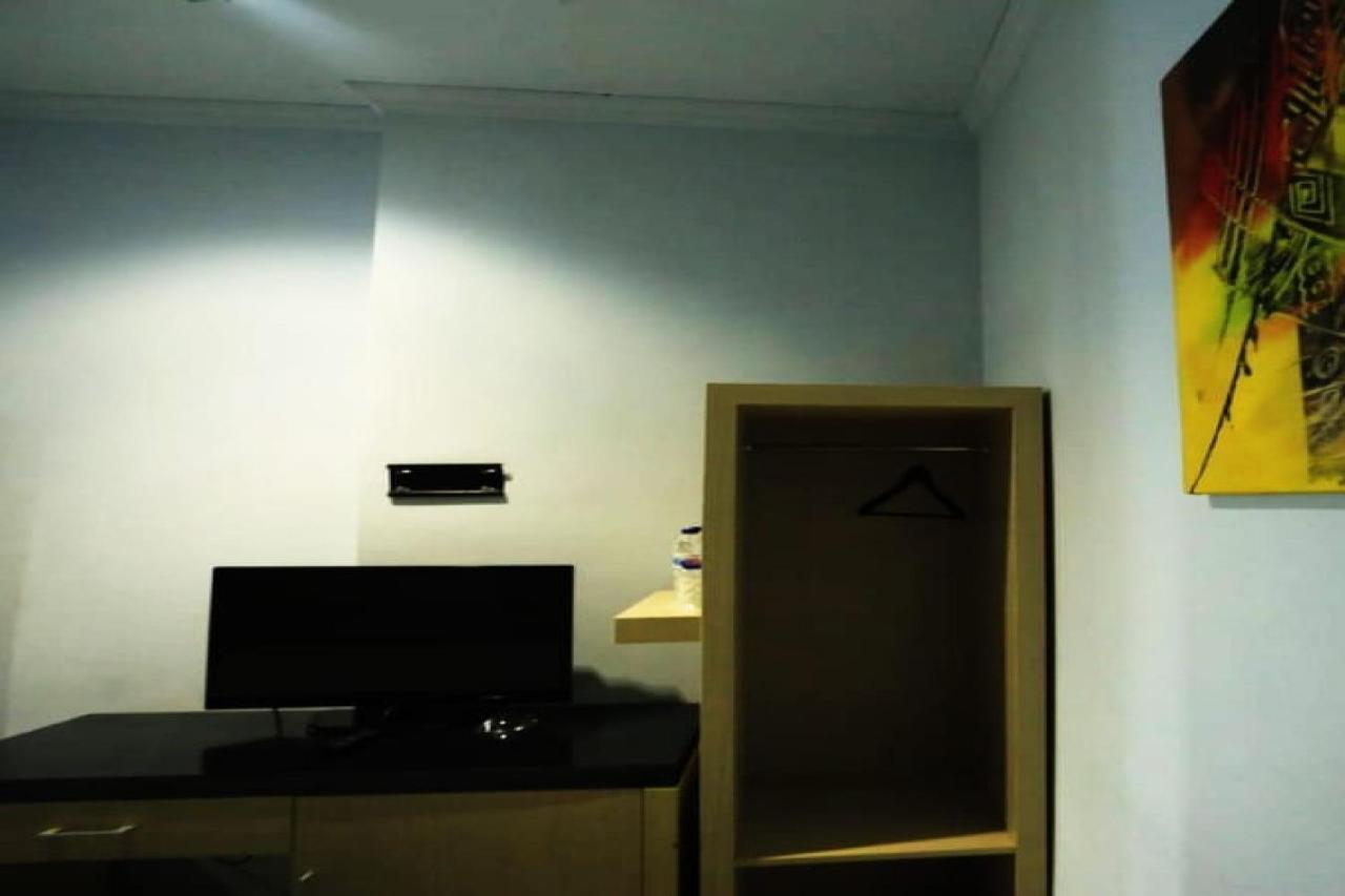 Urbanview Hotel Mulia Indah Palopo Exterior foto